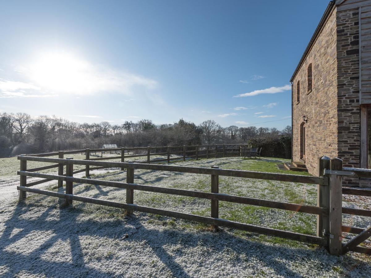 Вилла Glebe Barn Caynham Экстерьер фото